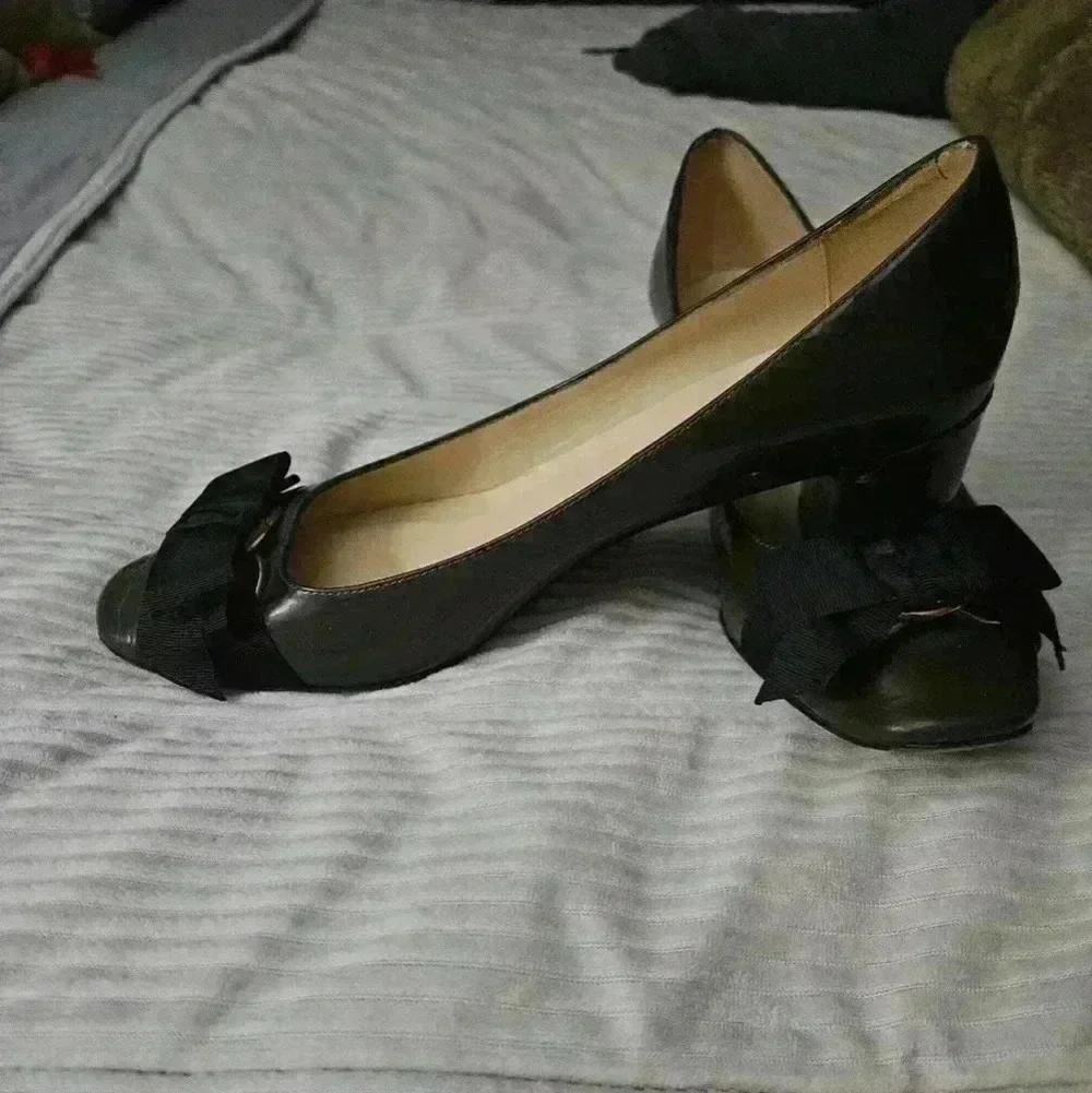 Kate Spade heels.  Olive Green Patent Leather w Black bows. Size 8.5
